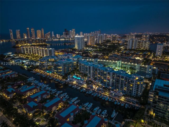 2-bedroom condo for sale in Aventura - 3029 NE 188th St 714 - MondialRealty