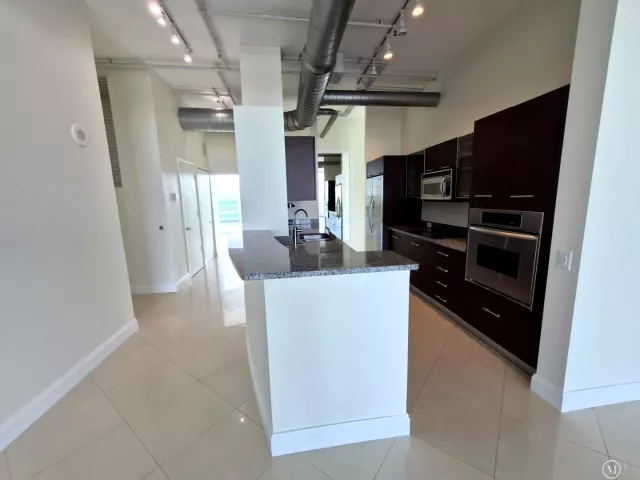 2-bedroom condo for sale in Aventura - 3029 NE 188th Street 805 - MondialRealty