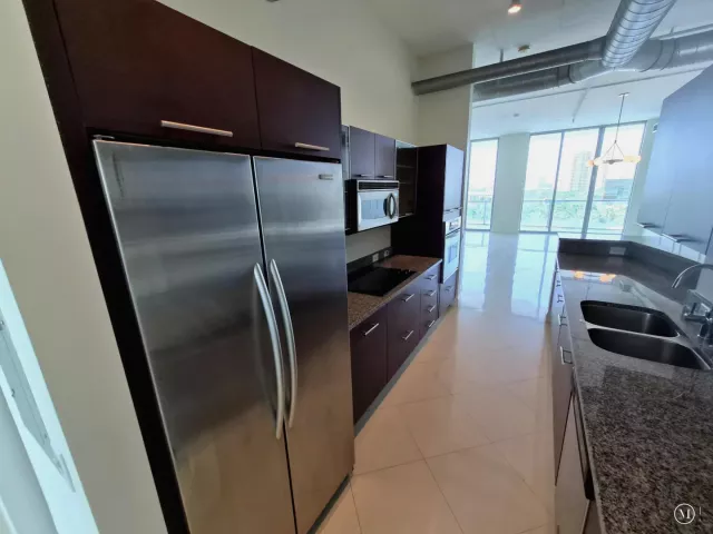2-bedroom condo for sale in Aventura - 3029 NE 188th Street 805 - MondialRealty