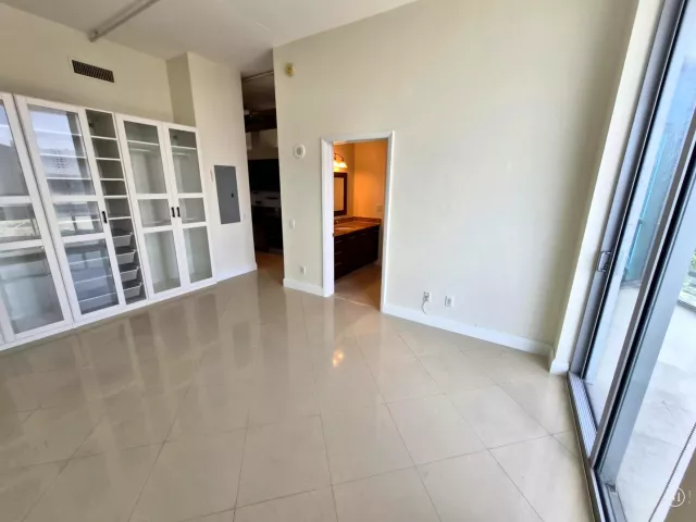 2-bedroom condo for sale in Aventura - 3029 NE 188th Street 805 - MondialRealty