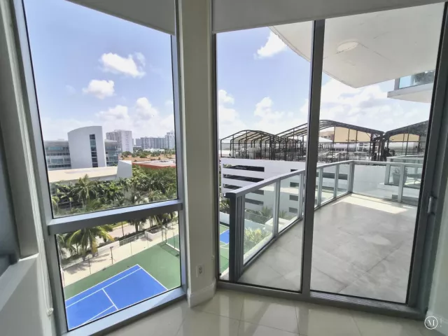 2-bedroom condo for sale in Aventura - 3029 NE 188th Street 805 - MondialRealty