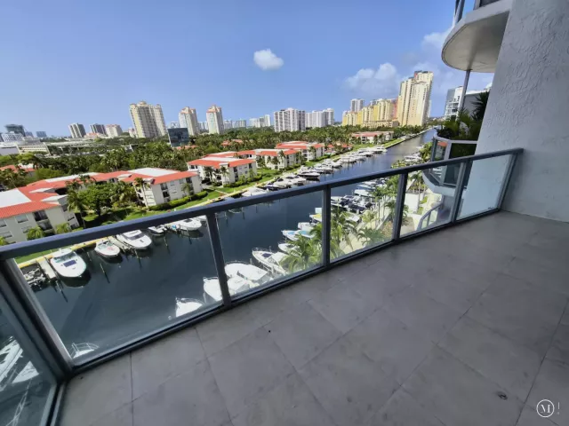 2-bedroom condo for sale in Aventura - 3029 NE 188th Street 805 - MondialRealty