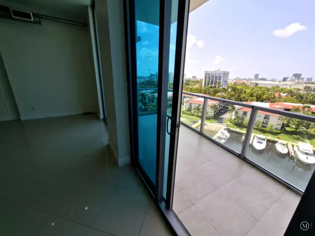 2-bedroom condo for sale in Aventura - 3029 NE 188th Street 805 - MondialRealty