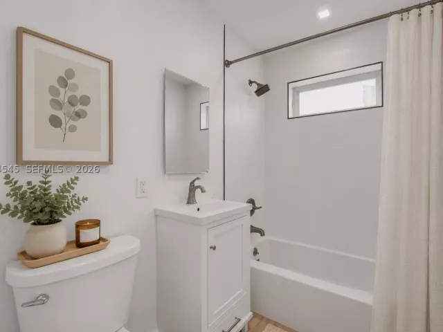 4-bedroom home for sale in West Palm Beach - 646 Aspen Rd - MondialRealty