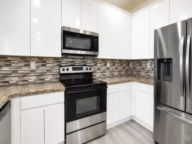 4-bedroom home for rent in Doral - 10956 NW 73rd St 10956 - MondialRealty