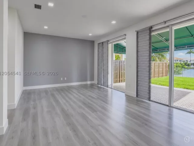 4-bedroom home for rent in Doral - 10956 NW 73rd St 10956 - MondialRealty