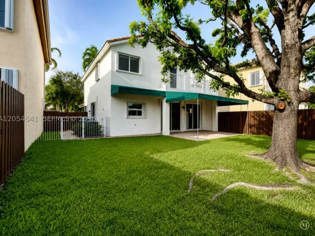 4-bedroom home for rent in Doral - 10956 NW 73rd St 10956 - MondialRealty
