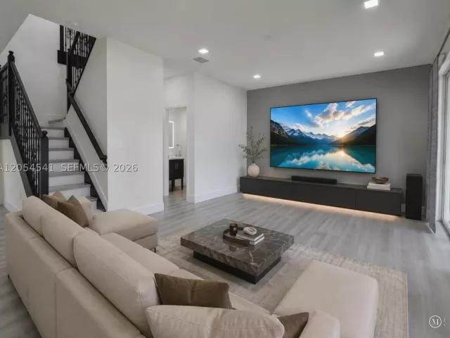 4-bedroom home for rent in Doral - 10956 NW 73rd St 10956 - MondialRealty