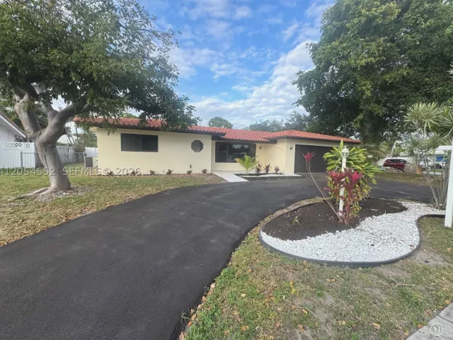 2-bedroom home for sale in Deerfield Beach - 1109 SE 10th St - MondialRealty
