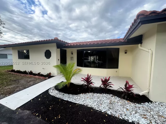 2-bedroom home for sale in Deerfield Beach - 1109 SE 10th St - MondialRealty