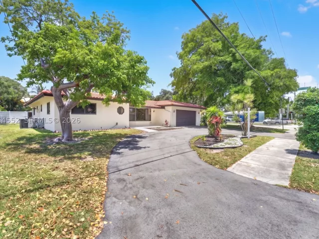 2-bedroom home for sale in Deerfield Beach - 1109 SE 10th St - MondialRealty
