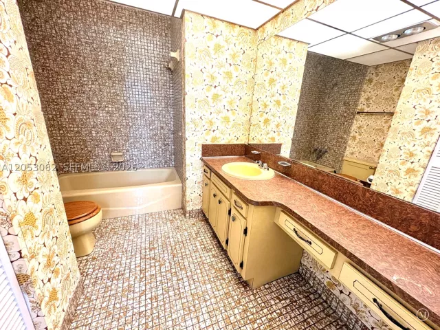 3-bedroom home for sale in Pembroke Pines - 11851 NW 23rd St - MondialRealty