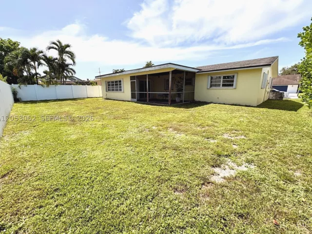 3-bedroom home for sale in Pembroke Pines - 11851 NW 23rd St - MondialRealty