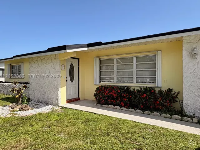3-bedroom home for sale in Pembroke Pines - 11851 NW 23rd St - MondialRealty