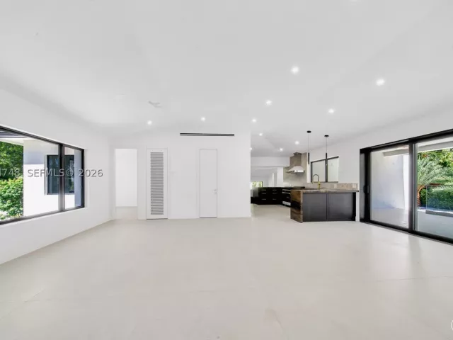 4-bedroom home for rent in Miami - 899 NE 71st St - MondialRealty