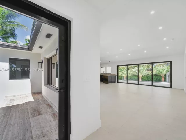 4-bedroom home for rent in Miami - 899 NE 71st St - MondialRealty
