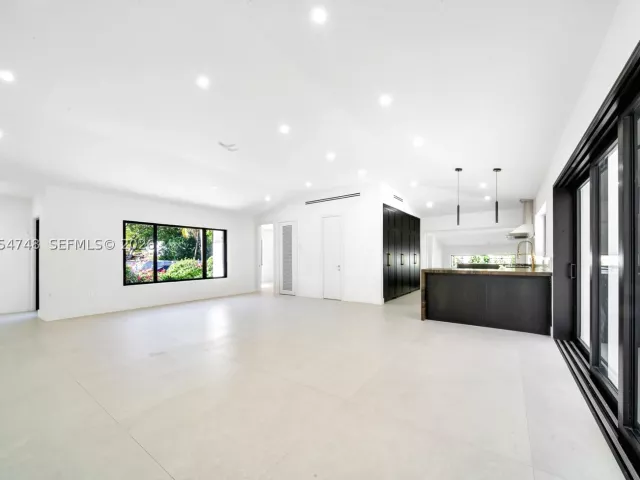 4-bedroom home for rent in Miami - 899 NE 71st St - MondialRealty