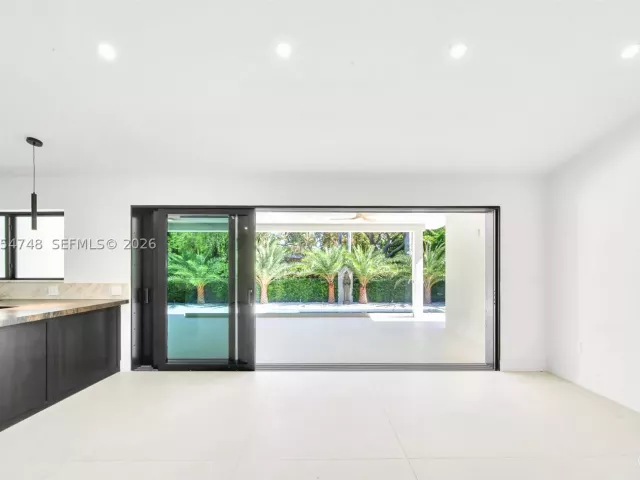 4-bedroom home for rent in Miami - 899 NE 71st St - MondialRealty