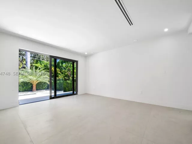 4-bedroom home for rent in Miami - 899 NE 71st St - MondialRealty