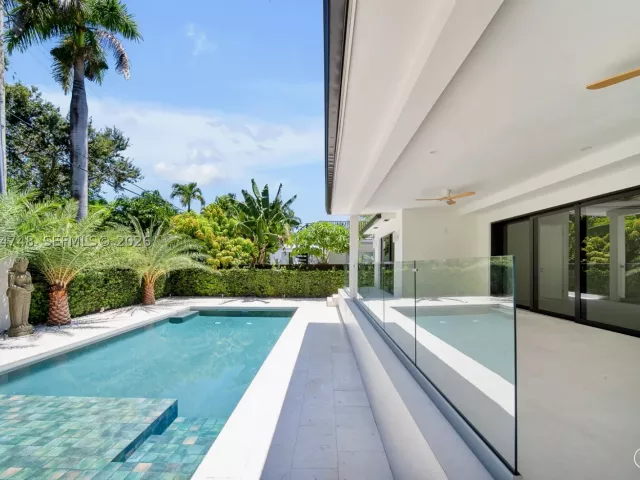 4-bedroom home for rent in Miami - 899 NE 71st St - MondialRealty