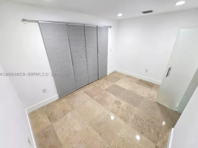 5-bedroom home for rent in Doral - 5754 NW 98th Ave - MondialRealty