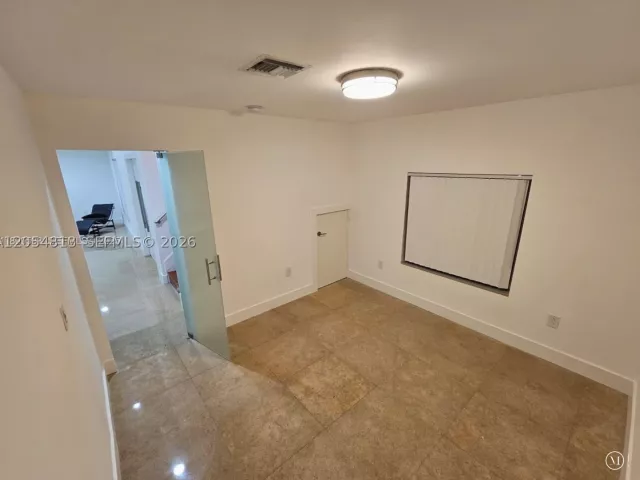 5-bedroom home for rent in Doral - 5754 NW 98th Ave - MondialRealty