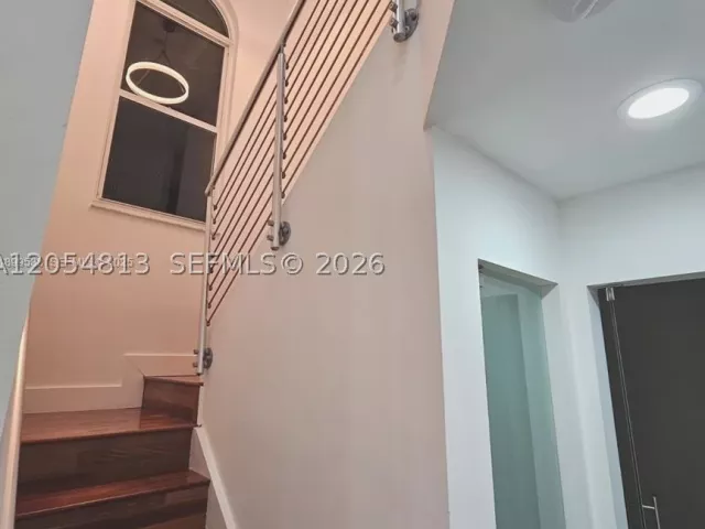 5-bedroom home for rent in Doral - 5754 NW 98th Ave - MondialRealty