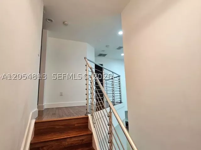 5-bedroom home for rent in Doral - 5754 NW 98th Ave - MondialRealty