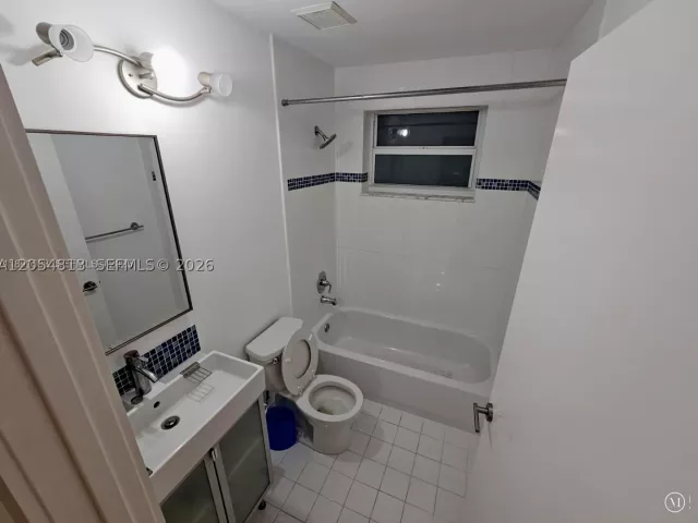 5-bedroom home for rent in Doral - 5754 NW 98th Ave - MondialRealty