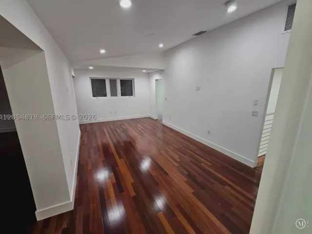 5-bedroom home for rent in Doral - 5754 NW 98th Ave - MondialRealty