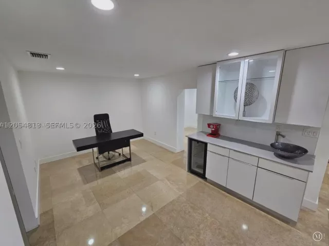 5-bedroom home for rent in Doral - 5754 NW 98th Ave - MondialRealty