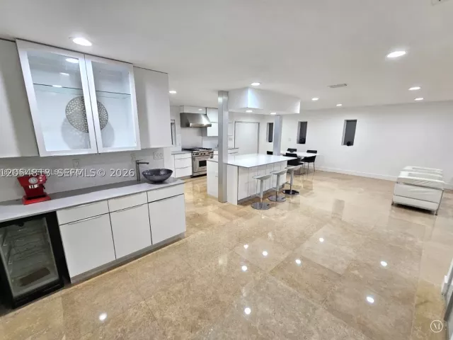 5-bedroom home for rent in Doral - 5754 NW 98th Ave - MondialRealty
