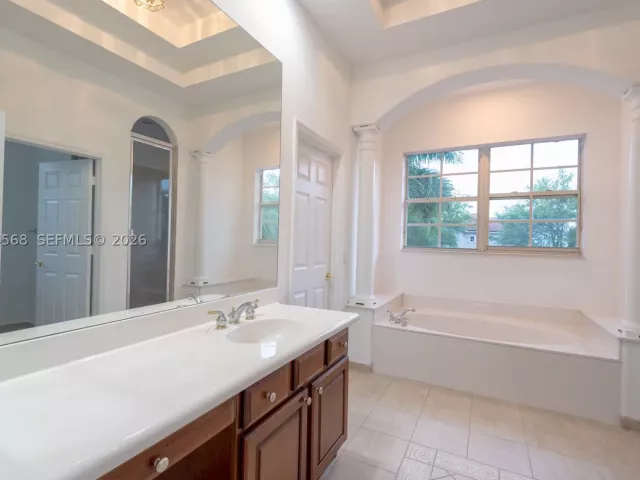 5-bedroom home for rent in Doral - 11213 NW 71st Ter - MondialRealty