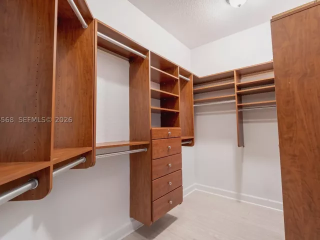 5-bedroom home for rent in Doral - 11213 NW 71st Ter - MondialRealty