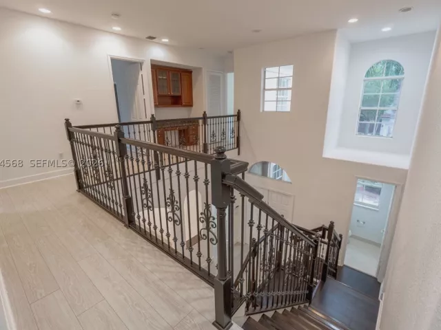 5-bedroom home for rent in Doral - 11213 NW 71st Ter - MondialRealty