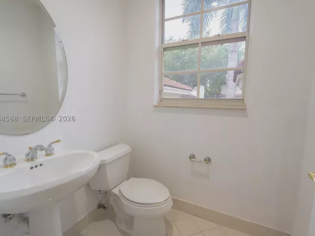 5-bedroom home for rent in Doral - 11213 NW 71st Ter - MondialRealty