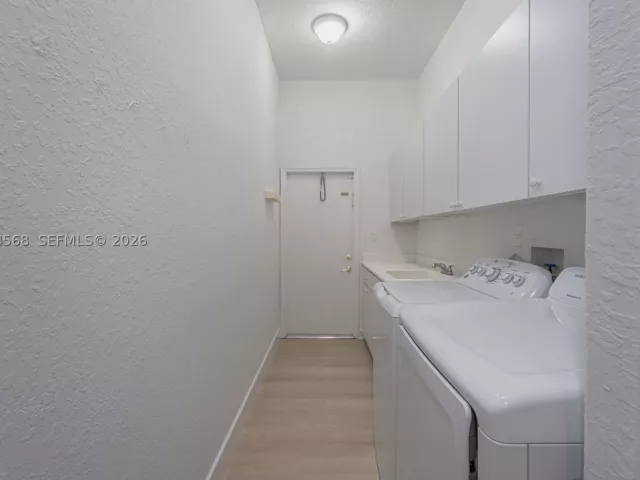 5-bedroom home for rent in Doral - 11213 NW 71st Ter - MondialRealty