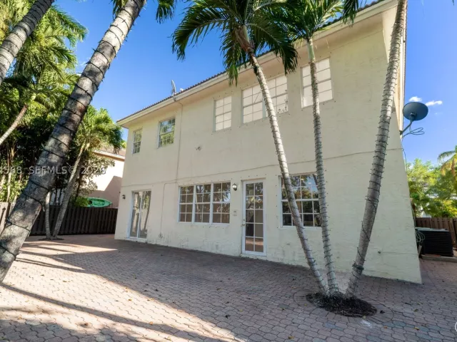 5-bedroom home for rent in Doral - 11213 NW 71st Ter - MondialRealty