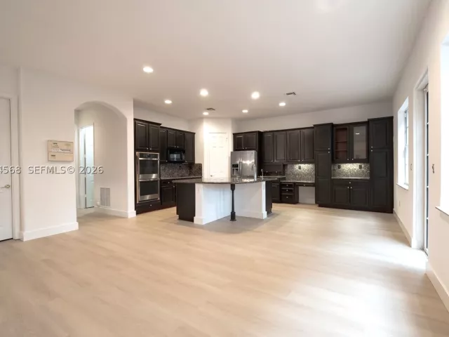 5-bedroom home for rent in Doral - 11213 NW 71st Ter - MondialRealty