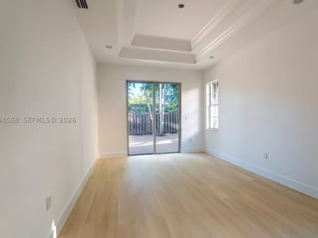 5-bedroom home for rent in Doral - 11213 NW 71st Ter - MondialRealty