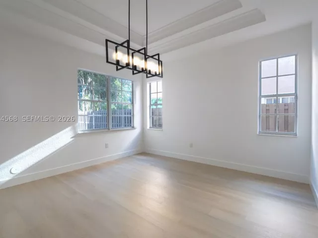 5-bedroom home for rent in Doral - 11213 NW 71st Ter - MondialRealty