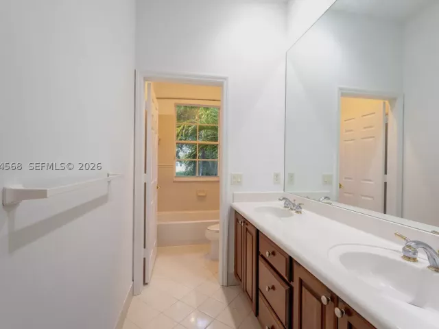 5-bedroom home for rent in Doral - 11213 NW 71st Ter - MondialRealty