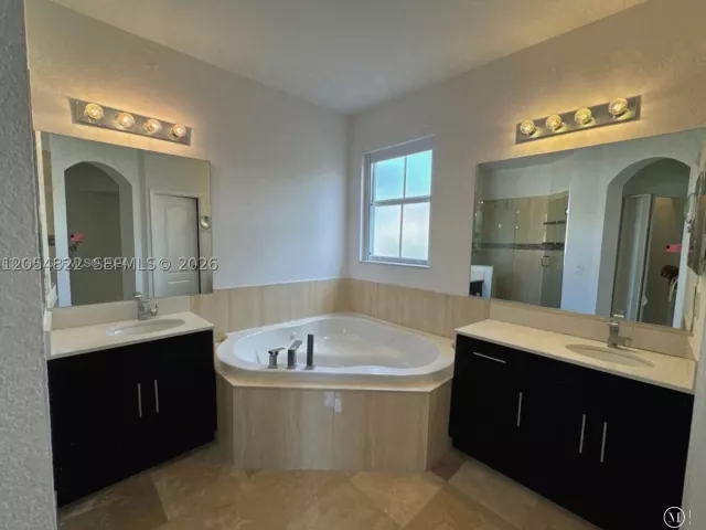 3-bedroom home for rent in Doral - 7563 NW 112th Pl - MondialRealty