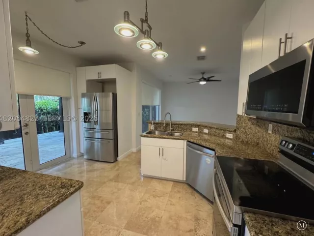 3-bedroom home for rent in Doral - 7563 NW 112th Pl - MondialRealty