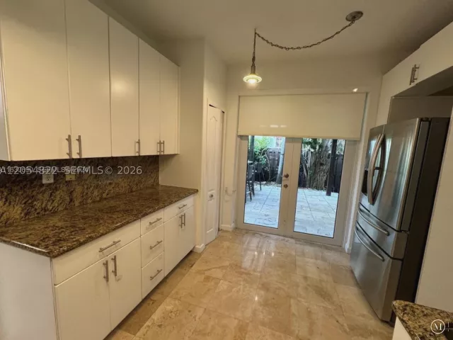 3-bedroom home for rent in Doral - 7563 NW 112th Pl - MondialRealty