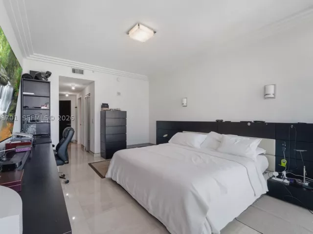 3-bedroom condo for sale in Aventura - 3131 NE 188th St 1-901 - MondialRealty
