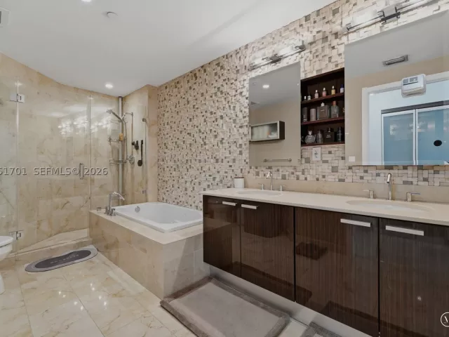 3-bedroom condo for sale in Aventura - 3131 NE 188th St 1-901 - MondialRealty