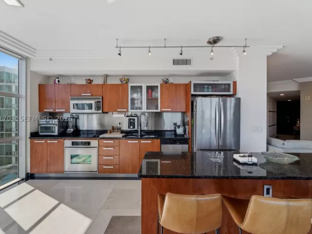 3-bedroom condo for sale in Aventura - 3131 NE 188th St 1-901 - MondialRealty