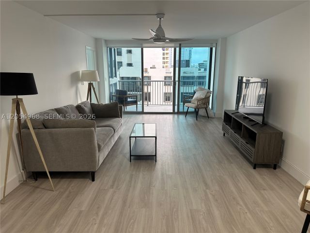 2-bedroom condo for rent in Miami Beach - 2655 Collins Ave 608 - MondialRealty