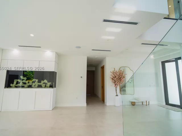 4-bedroom home for rent in Miami - 9330 SW 34th St NA - MondialRealty